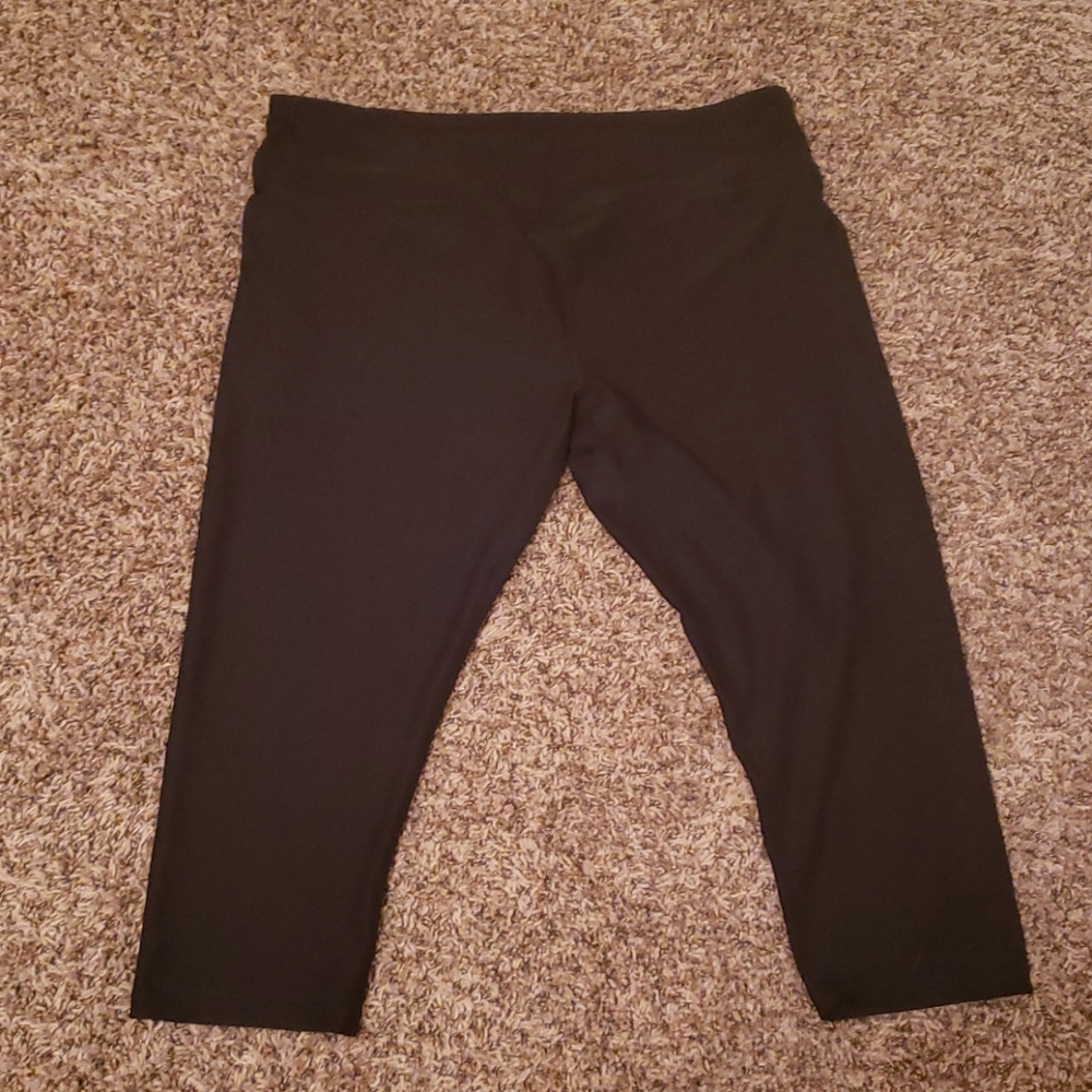 Maurices NWOT  capri pants